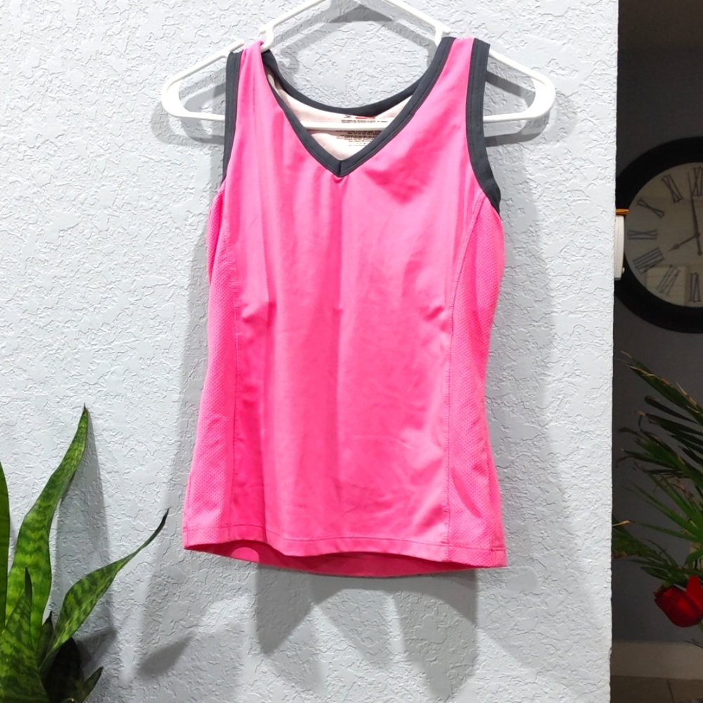 Danskin workout shirt size small